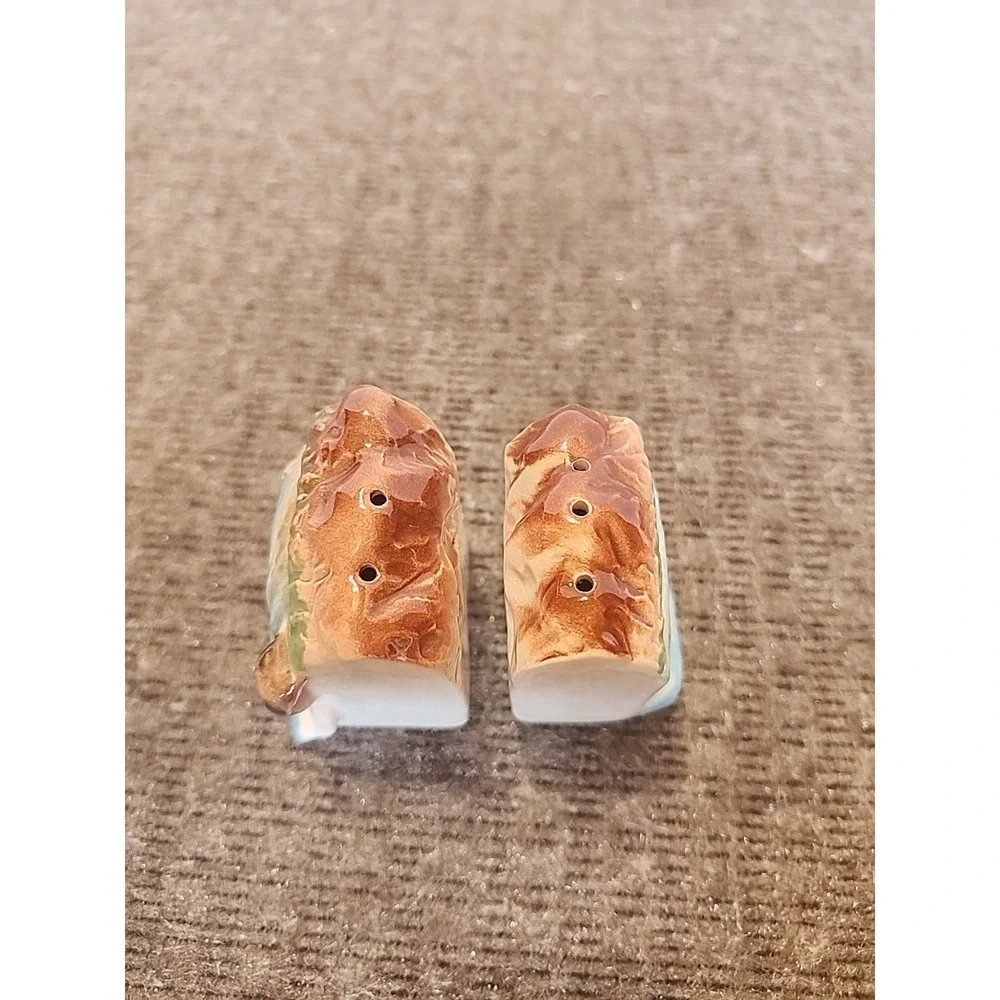 Salt & Pepper Shakers‎ Niagara Falls Made In Japan 4in Tall 2 1/2 in Wide